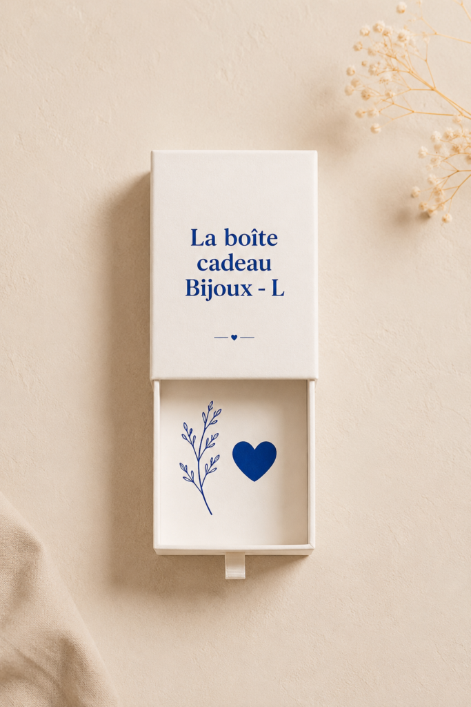 Boîte cadeau à bijoux en bois élégante avec un couvercle décoratif.
