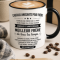 Un ensemble de cadeaux drôles pour frères avec des mugs humoristiques et des gadgets amusants.