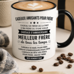 Un ensemble de cadeaux drôles pour frères avec des mugs humoristiques et des gadgets amusants.