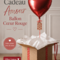 Ballon rouge en forme de cœur flottant avec un fond romantique