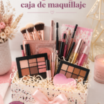 Bouquet de maquillage coloré, plein de produits cosmétiques
