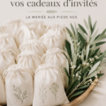 Cadeaux d'invités faits main sur une table décorée