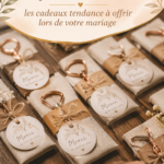 Cadeaux tendance pour les invités de mariage, présentés sur une table élégante.