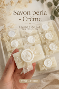 Savon perla et sa crème sur une table en bois, symbole de soins naturels