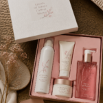 Coffret cadeau Rituals Sakura avec produits de beauté apaisants.
