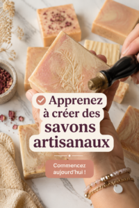 Image de savons artisanaux colorés sur une table en bois