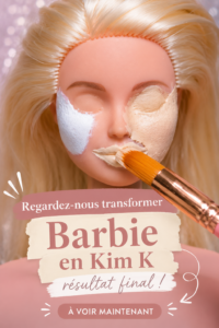 Barbie relookée avec un style inspiré par Kim Kardashian, vêtue d'une robe tendance et de bijoux brillants.