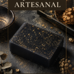 Savon artisanal représentant une nuit étoilée, parfait pour un cadeau chaleureux.