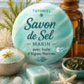 Un savon fait maison aux algues marines présentant des textures naturelles